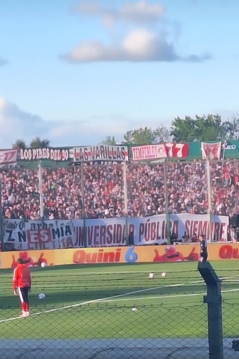 codigoriver's tweet photo. "Universidad pública siempre" la bandera de la hinchada. https://t.co/50DMYGMJLl