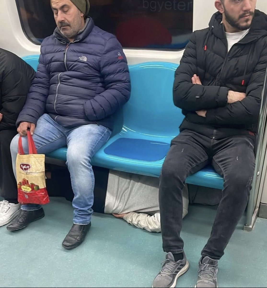 CryptotrExe's tweet photo. Fener taraftarı:
#AVLvFB https://t.co/BTlrZWk0cm