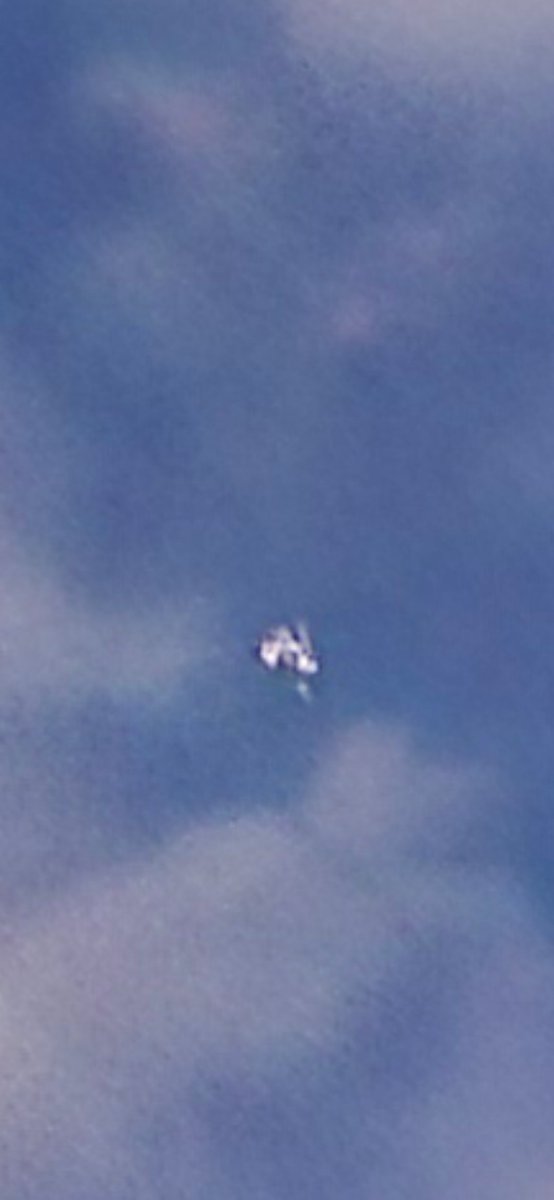 JiulioConsiglio's tweet photo. I took the first image over my home in Brazil at 6:31 PM. I included an expanded screenshot of the object. 
October 14th, 2026.
#UFO #UAP #Canada #Brazil https://t.co/iIv2DbW1AF