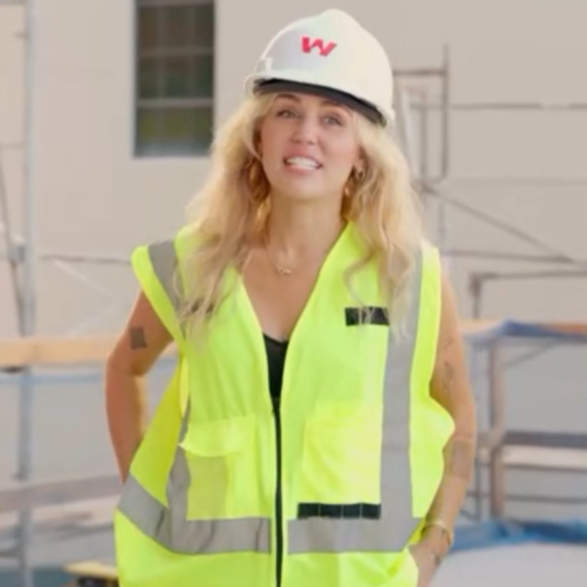 Complex's tweet photo. Miley Cyrus donated $1 million to support women experiencing homelessness.

The singer made the donation to the Downtown Women’s Center in Los Angeles in honor of her mom, Tish, and grandmother, Loretta, helping fund housing and support services for women and survivors of violence.