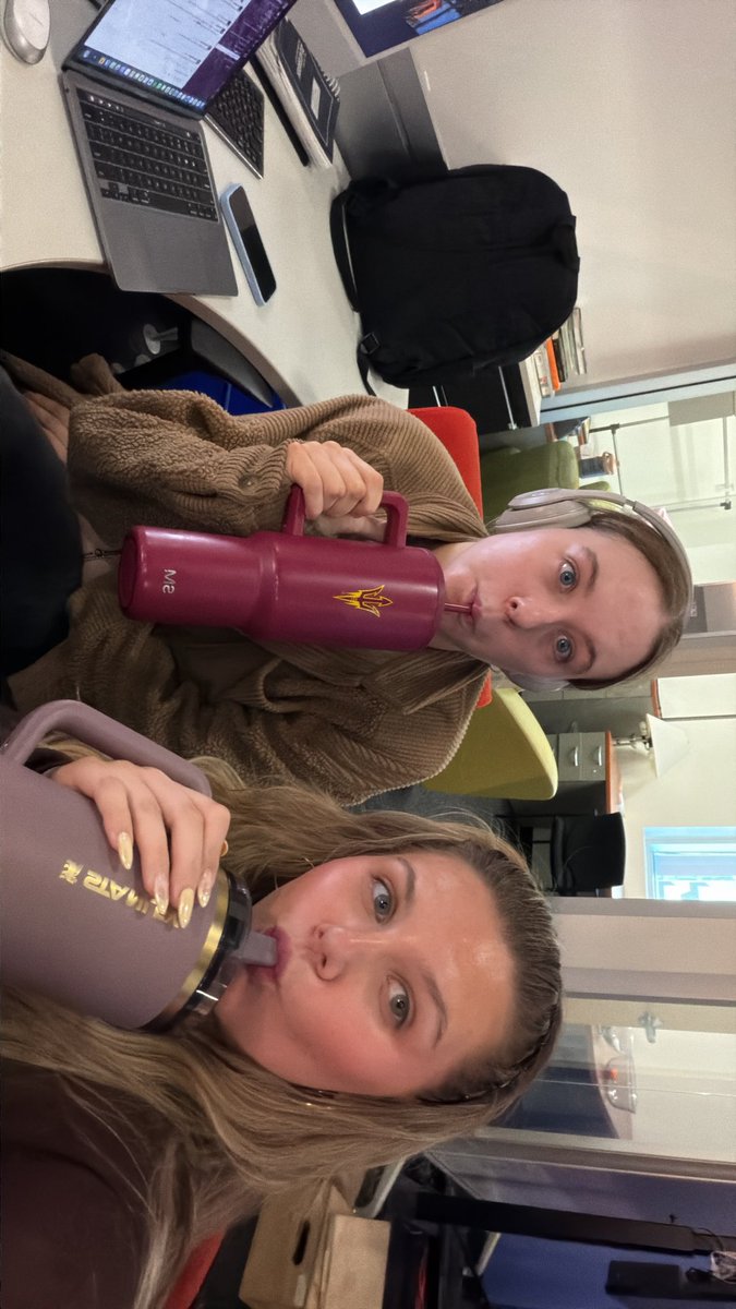 sannesreports's tweet photo. 5 big sips! Stay hydrated💧 https://t.co/KUDtEJE1Xl