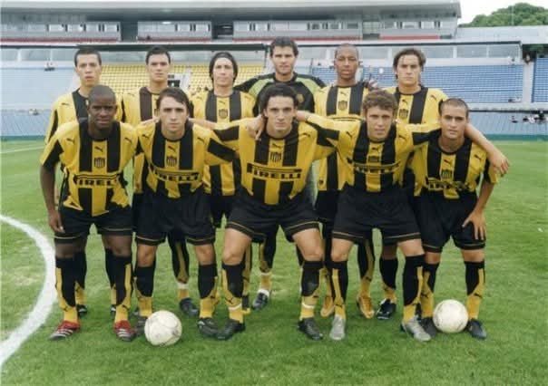 Giancaaa23's tweet photo. Tercera Peñarol Apertura 2007

Arriba: Bruno Barreto, Alexander Díaz, Gonzalo Castro (C), Gonzalo Salgueiro, Xavier Robson (Bra) y Francisco Fornella

Abajo: Ariel Bonilla (Bra), Emiliano Albín, Sebastián Aguirre, Juan Pablo Guardado y Santiago Castro

D.T: Luis Matosas https://t.co/muSJfY2jDS