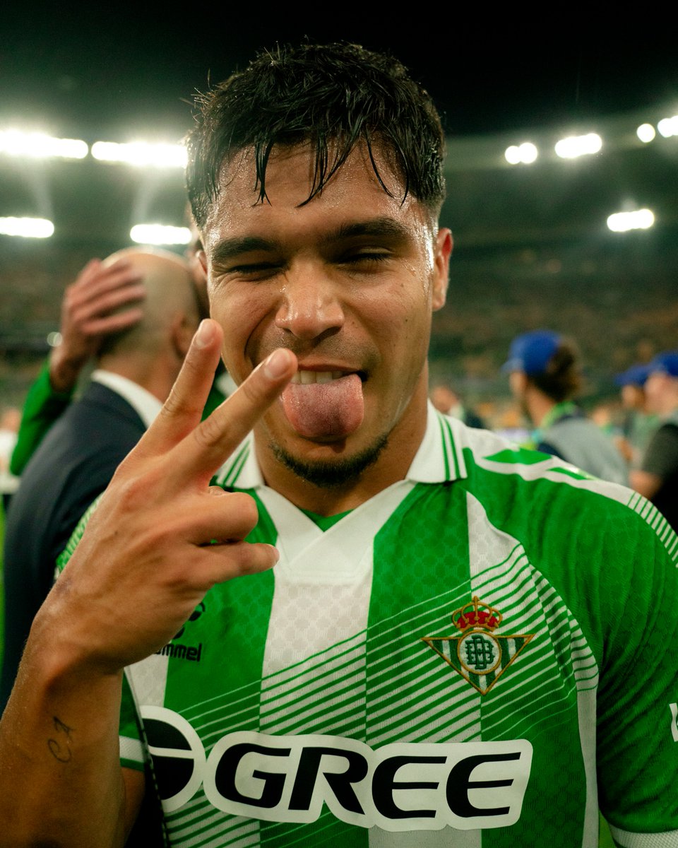 RealBetis's tweet photo. 𝐂𝐮𝐜𝐡𝐢𝐬𝐦𝐨:

Corriente o movimiento social que ama encarecidamente al futbolista Cucho Hernández. https://t.co/w5aMCnRHeE
