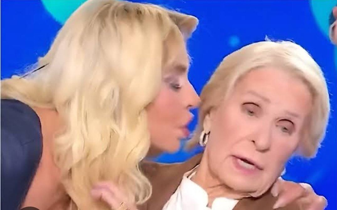 LaLeetty's tweet photo. Valeria saluta la sua mamma,
ma noi lo sappiamo che la mamma:
#gfvip https://t.co/KAdD2hoR4o