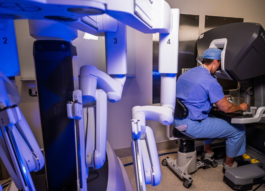 KentState's tweet photo. A medical career can start close to home. At Kent State, Tom Sonnanstine gained research experience, faculty mentorship, and clinical training at leading Northeast Ohio hospitals. See how Kent State prepared him to be a surgery resident at @summahealth. https://t.co/BNBkQQdbFX https://t.co/gbtSiAAp1S