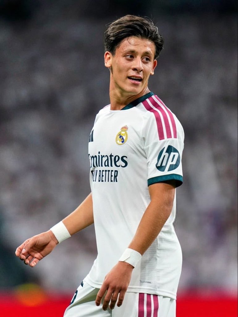 RealCyrus21's tweet photo. The star, the creator, the magician. 🇹🇷 https://t.co/ewq8LiRgS7