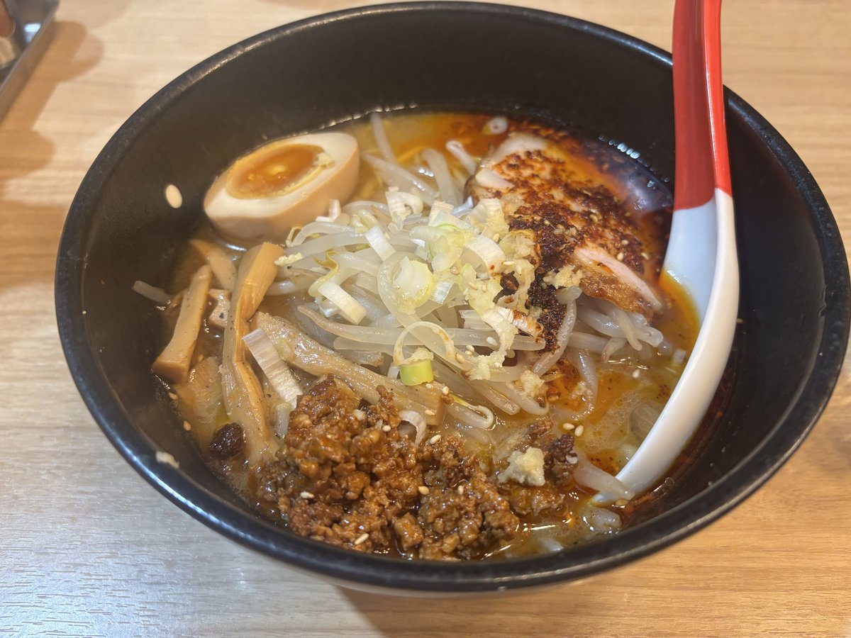 ramen_bros's tweet photo. スープがどれも茶色いでしょう、でも全部違う味わいなんです
辛痺系味噌、濃厚胡麻坦々、豚骨味噌
また食べにいくぜ https://t.co/pzHtucYQiX