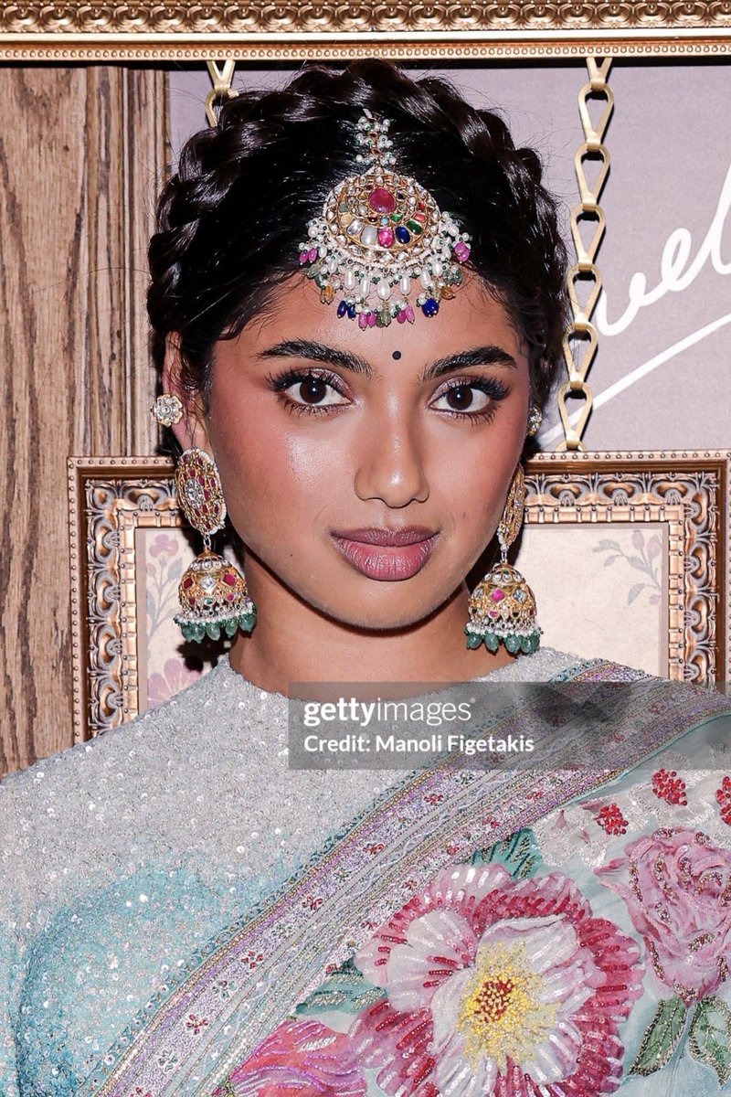 browngirlscene's tweet photo. avantika wearing the florence saree by rahul mishra couture to a diwali celebration in nyc https://t.co/g3nkUzrYfP