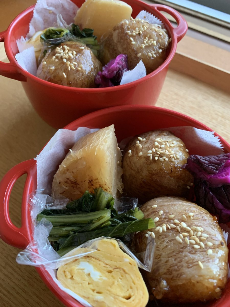 jurin_hiro's tweet photo. #onigiriAction #お弁当作り楽しもう部

今日のメニュー 
肉巻きおにぎり🍙
大根ステーキ
小松菜の煮浸し
玉子焼き

FFさんからお題を頂きました。
『カレー福神漬けコロッケ』作ってみようと思ってます。

良い１日を🌈 https://t.co/1xIIxkZuVX