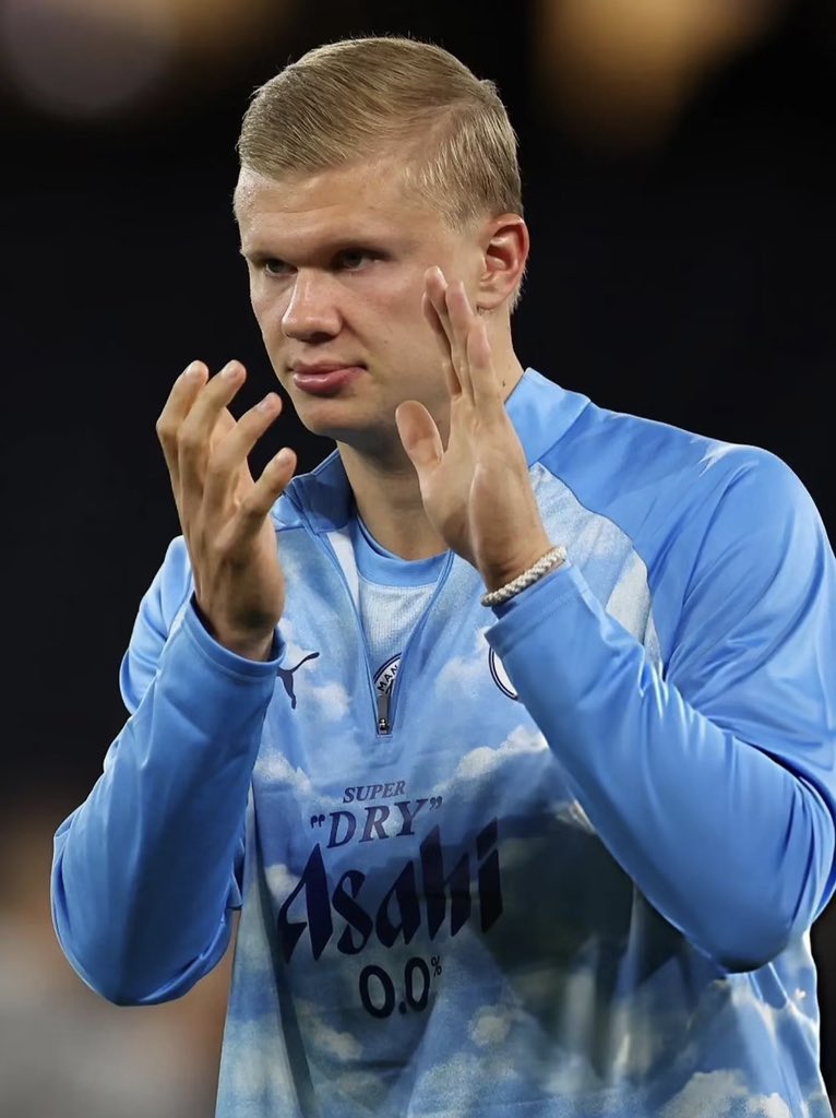 ChinoUTD's tweet photo. 🚨 Luis Enrique on Erling Haaland’s performance despite Manchester City’s 4–2 defeat to PSG:

“I was very happy with our performance tonight, but there was one player who made it difficult for me to enjoy the match until the final whistle.

Haaland.

When we scored our fourth goal, I looked at the scoreboard and thought we had put ourselves in a very good position.

Then I looked at Haaland.

He was already talking to his teammates, pointing at spaces, asking them to move the ball quicker.

I remember turning to my assistant and saying, ‘This man doesn’t seem to understand that we’re winning 4–1.’

He said, ‘Maybe we should tell him.’

I said, ‘No, please. Don’t speak to him.’

Of course I’m joking, but this is the mentality of a great striker.

There are forwards who disappear when their team is losing. They become frustrated, they stop making runs, they wait for the match to finish.

Haaland was doing the opposite.

He scored once, then he scored again. And even after the second goal, he wasn’t celebrating like somebody who had achieved something personally. He wanted the ball back because he believed City could still win.

You have to respect that.

At one point I was telling our defenders to be careful because City were beginning to find him more often. We were two goals ahead, but I didn’t feel comfortable.

And when you look at the final result, people will see PSG 4–2 Manchester City and naturally talk about our attacking players.

They should. Desire was fantastic. Ousmane was excellent. Vitinha, our midfield, the movements of the team. I am proud of them.

But if you’re asking me which individual player caused us the most problems tonight, I don’t need to think about it.

It was Haaland.

Sometimes football is unfair in this way. You can have an extraordinary individual performance and still go home with nothing because the other team was better collectively.

I saw him after the match. He looked disappointed, which is normal.

I told him, ‘Erling, congratulations. You made our evening very complicated.’

He said, ‘Not complicated enough.’

I laughed because I understood exactly what he meant.

And that is what I like about him.

Two goals against Paris Saint-Germain, away from home, in a Champions League match, and he’s still thinking about the two goals his team needed.

People will debate the Man of the Match award. I think Desire deserved his recognition, and I’m delighted for him.

But if someone tells me Haaland was the best individual player on the pitch, I won’t argue with them.

We won because we were the better team tonight.

That doesn’t mean every player wearing our shirt had a better match than Erling Haaland.”