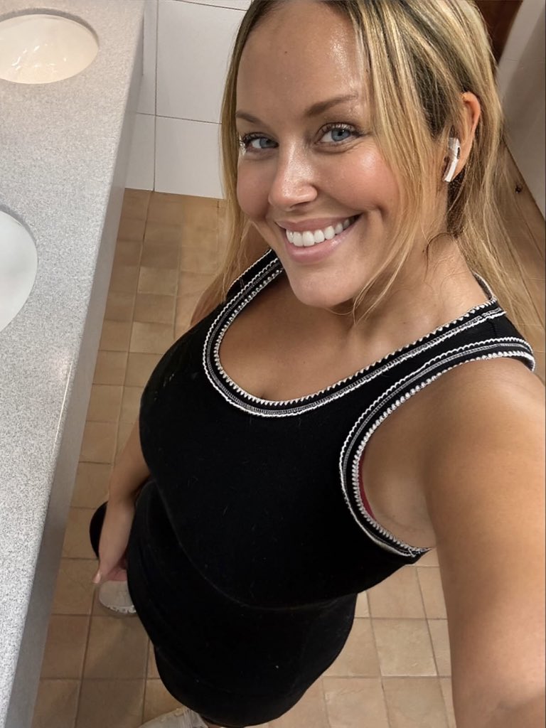katlyte's tweet photo. Looking forward to meeting a sugar baby I can spoil financially and tear with love ,care,and generosity ❤️💵

#iseek #sugarmummy #findom #contentseller #slave #mistress #love #onlyfans #contentbuyer #love #student https://t.co/iOZSP9490p