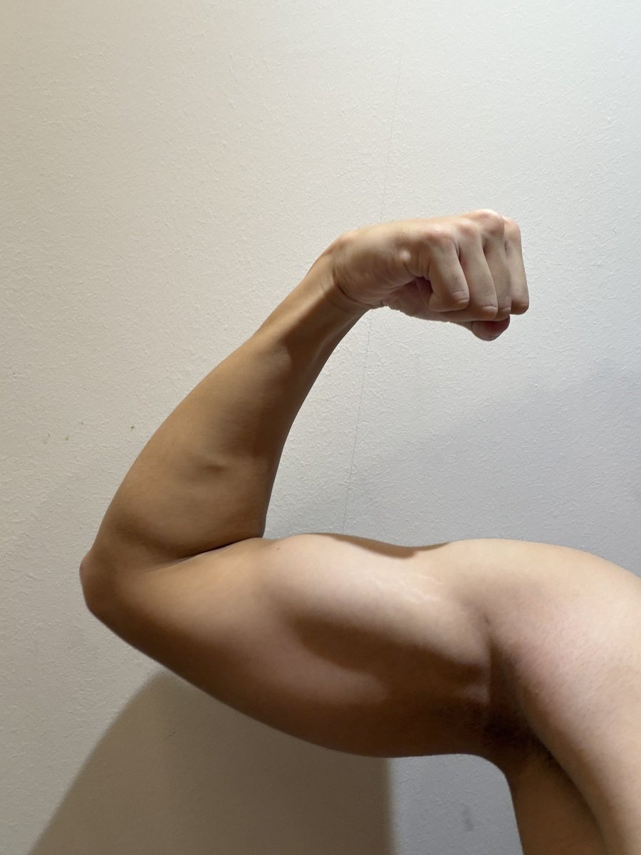 SweFilip05's tweet photo. Just a mirror biceps selfie 🤷🏼‍♂️ https://t.co/lDidWAm8cA
