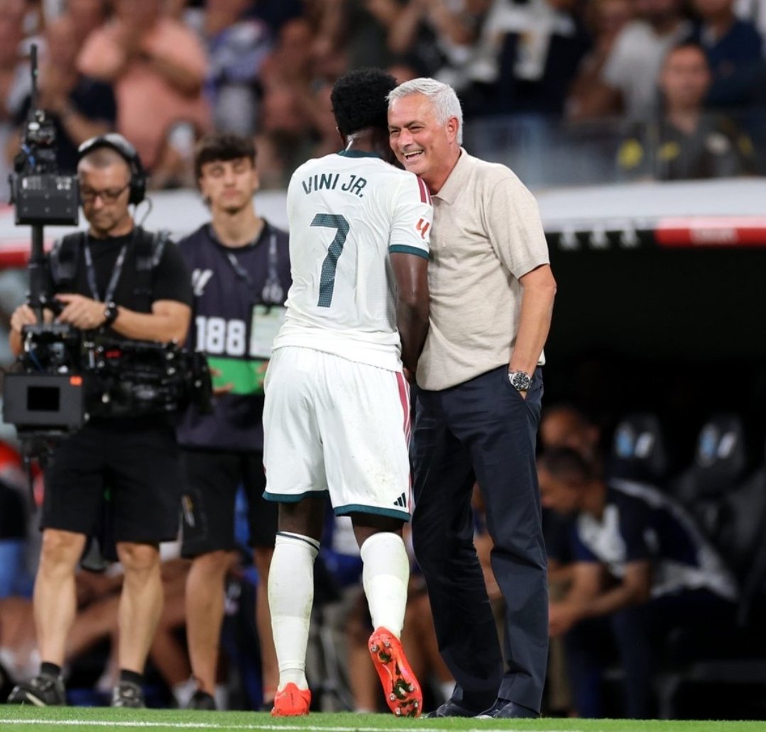 theMadridZone's tweet photo. 🚨🚨 Vini Jr: "I am ANGRY at myself, because I am NOT playing my best football, I know it.

People booing me does NOT help.

I'd rather if they SUPPORTED ME.

But then again, I'd rather they boo me than booing the youngsters." https://t.co/w9TnkYOxzT