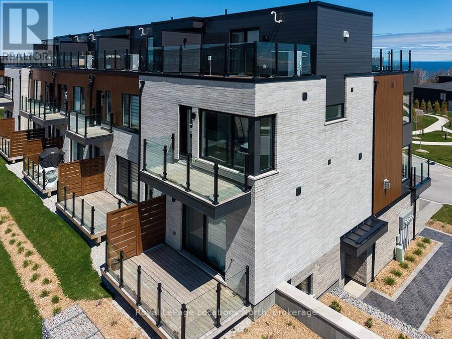 LUXRE's tweet photo. This residence perfectly captures the essence of a rejuvenating retreat, offering a vibrant sense of community just minutes from the charming shops and dining of Thornbury. 

🗝️ Royal LePage Locations North, Brokerage | $1,250,000 CAD | https://t.co/QxsAm9eYvE https://t.co/cAxIp1e2xD