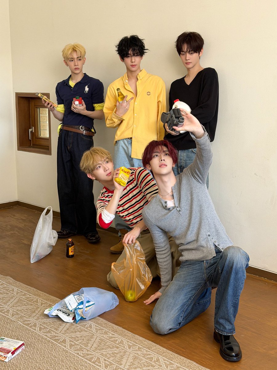 AND2BLE_NEWS's tweet photo. 1 retweet = 1 vote 
1 reply = 1 vote 

i vote #AND2BLE for fans’ choice male #2026MAMAVOTE https://t.co/AwibBuf9ni