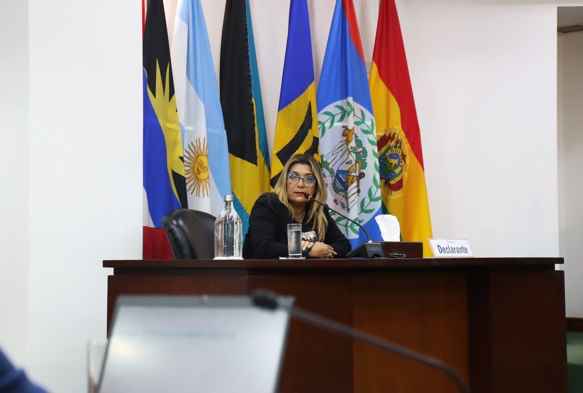 CIDH's tweet photo. La #CIDH participó en la audiencia del Caso Trujillo y otros Vs. #Venezuela durante el 196° Período Ordinario de Sesiones de la @CorteIDH.

El caso aborda la represión de una manifestación en abril de 2002 y el uso desproporcionado de la fuerza letal de agentes estatales que resultaron en muertes y lesiones de manifestantes. La Comisión destacó la responsabilidad del Estado por la violación de los derechos a la vida, integridad personal y de reunión, así como la situación de impunidad tras más de dos décadas. #CasosCIDH

Ve la audiencia aquí 📹🔗 https://t.co/B6j7F8e4qV