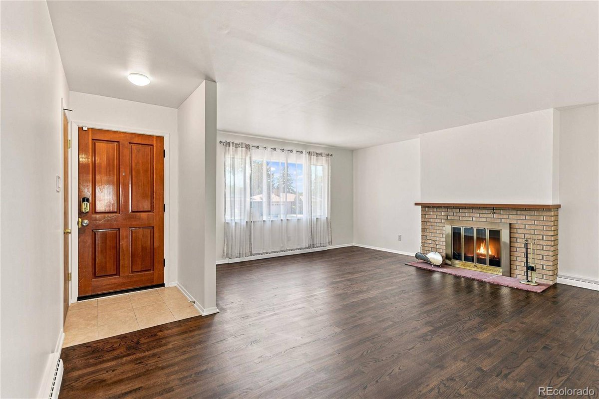 RhinoRealtyPros's tweet photo. #DenverRealEstate Spacious 5BR Denver Ranch w/ Finished Basement &amp; Wet Bar! #CoRE
For full property details or to arrange a private walkthrough, give Rick Cavallaro a call at 303-641-1632 or email Rick@RhinoRealtyPros.com

See more here: https://t.co/qXqpiOKhD9 https://t.co/qTA7PHz3zY