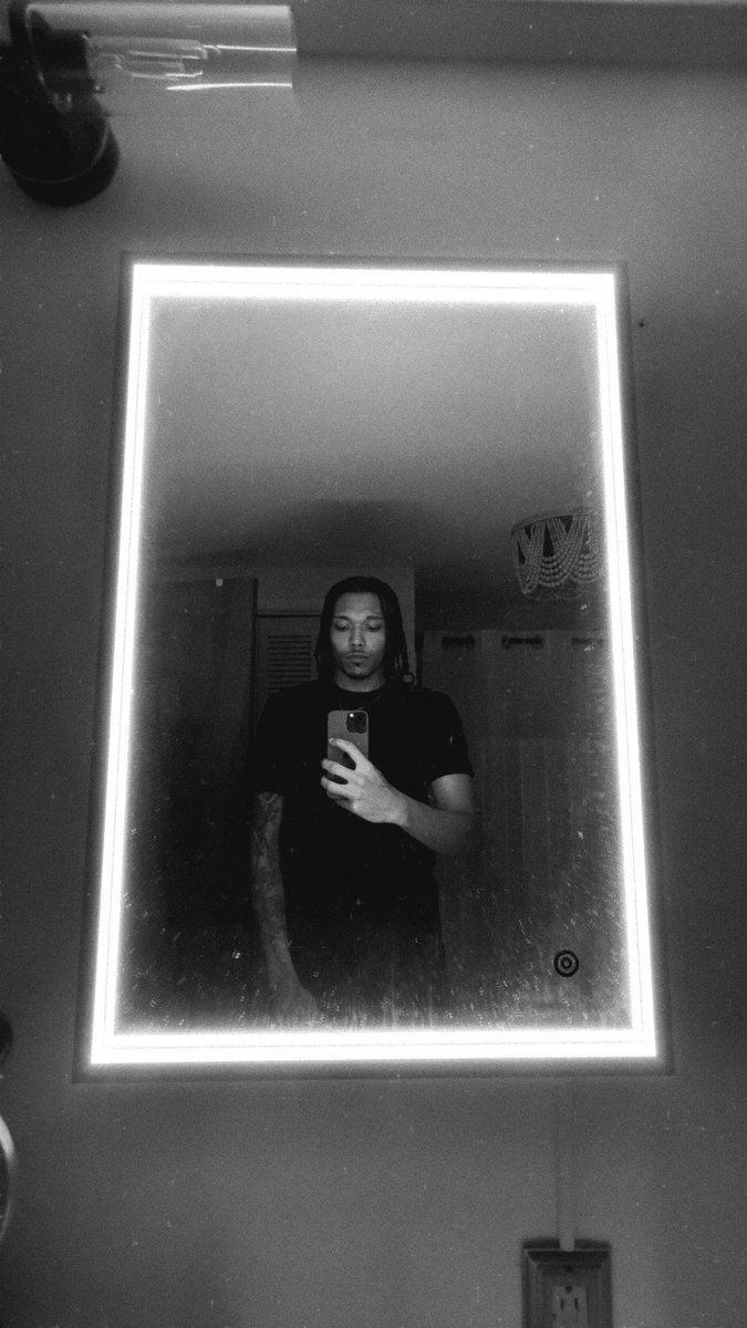 itst_royx's tweet photo. How tall do you think I am? 👀 #nyc #atl #ny #nfs #viral https://t.co/4F23ruemsO