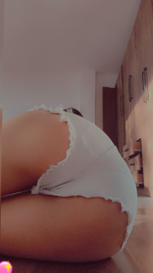Anahi__99's tweet photo. Estoy aburrida.... Alguien que me penetre? https://t.co/KtipKFscMR