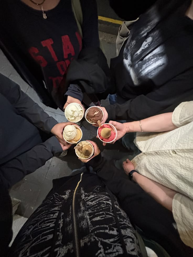 hualingrr's tweet photo. @xscorpionw @jinrullan @vampnyux @xianleprincesss final d tudo amo esses pateta beijos mt obrigada por colaborarem https://t.co/RhxaEKAbAA
