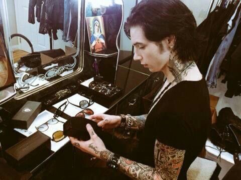 elain3bndmyr3ch's tweet photo. big fan of whatever hair era that was https://t.co/QpH7kv4J9h