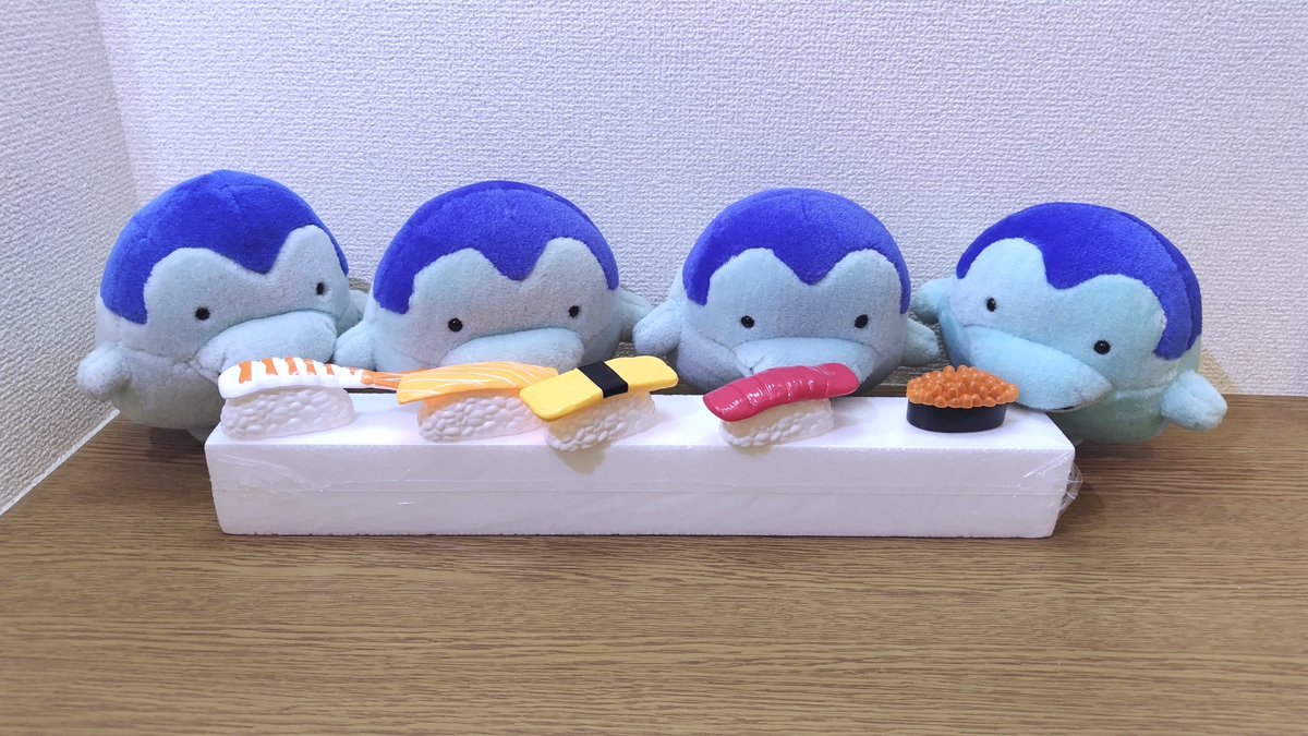 Ginjirotchi_ben's tweet photo. お寿司を食べていたぎんじろっち
一つ余ったので誰が食べるか喧嘩していたら、横から来たぎんじろっちに食べられちゃいました https://t.co/j7HRUxDFDc
