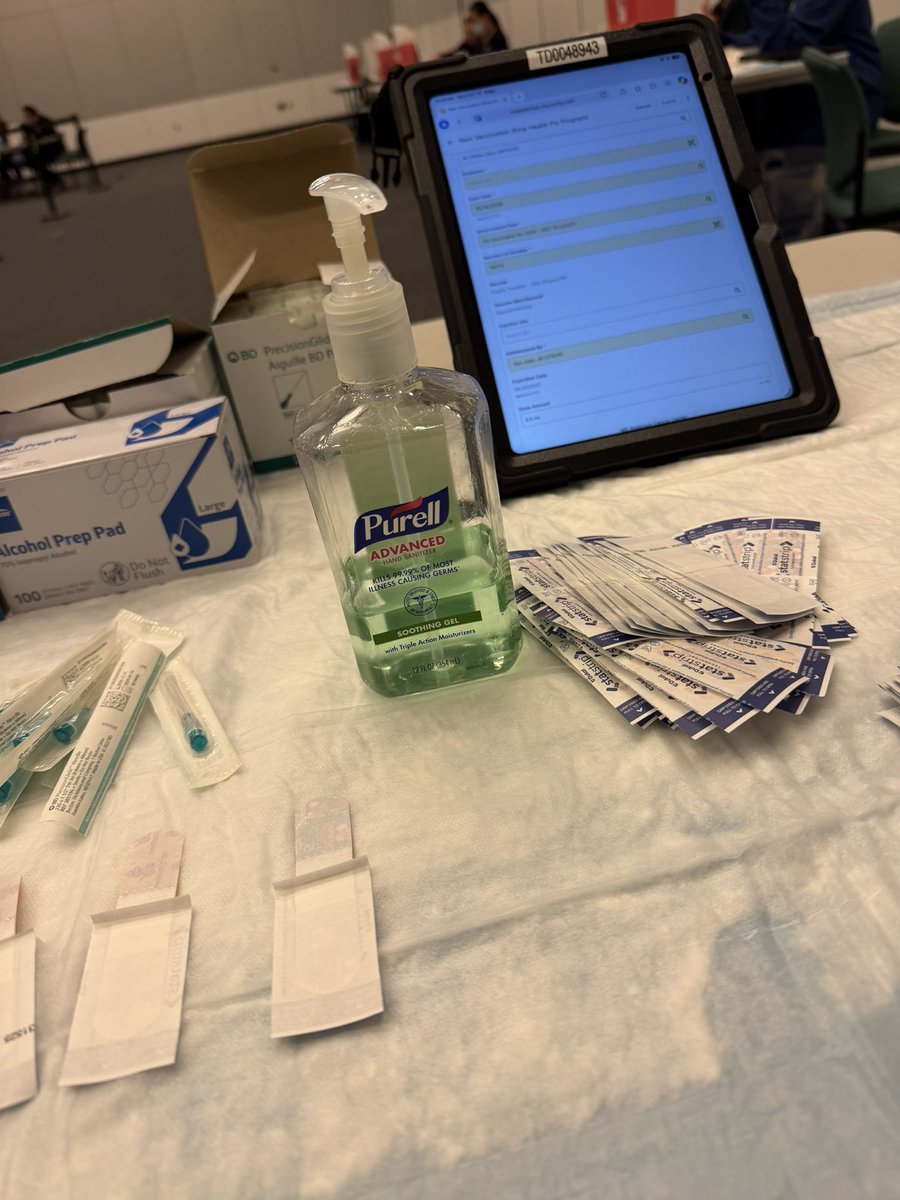 Killa_Jilla's tweet photo. I gave like 100 flu shots today. 200 to the deltoid. https://t.co/Dq0eWHEfP1