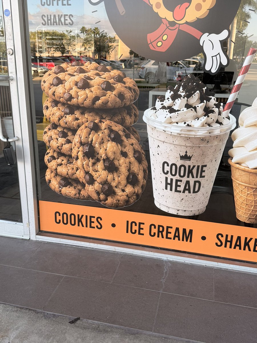 palatka_twit's tweet photo. these ai cookies look so fucking disgusting https://t.co/s6sKuNoMRW