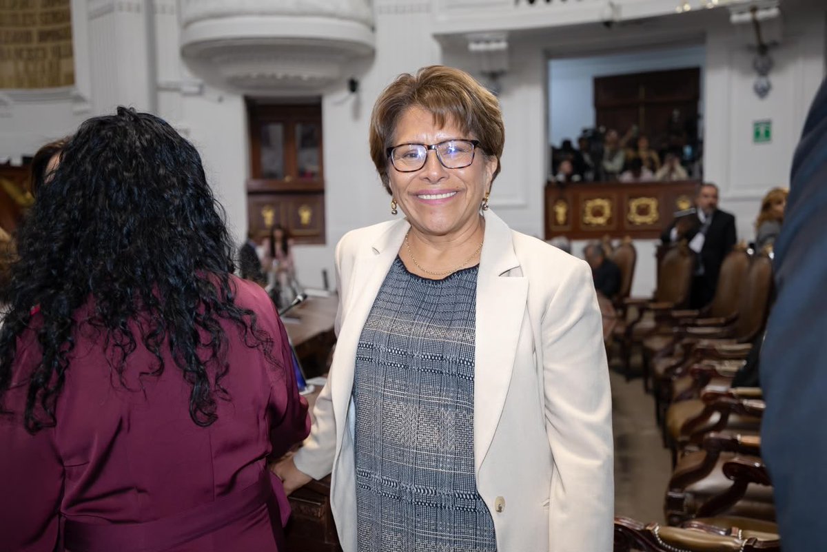 MarthaAvilaCDMX's tweet photo. Felicito a nuestra Jefa de Gobierno, @ClaraBrugadaM , por este gran Segundo Informe y por los resultados que hoy se reflejan en toda la Ciudad. ❤️

En estos dos años de gobierno, la transformación ha seguido avanzando con más derechos, obras, programas y acciones que mejoran la vida de las y los capitalinos.

Desde el Congreso seguiremos acompañando este proyecto, porque en la Ciudad de México #VamosPorMás: por más bienestar, más derechos y más oportunidades para todas y todos.