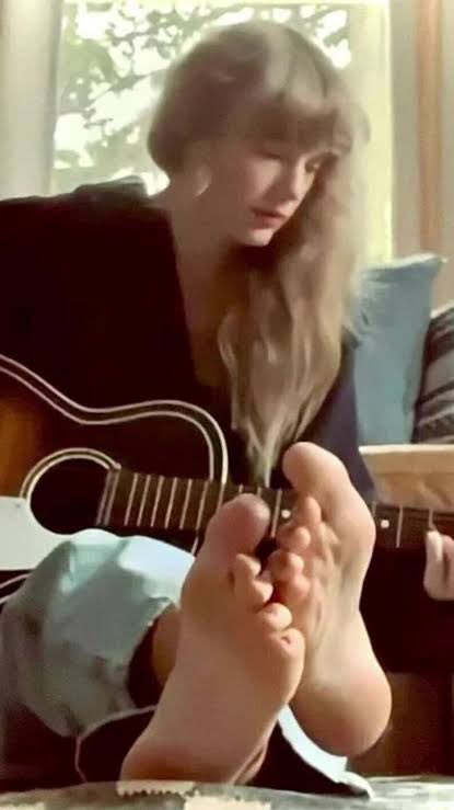 SwiftieFetish's tweet photo. https://t.co/hSfxdfnfB7