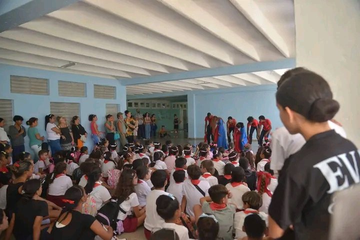 LoismyBrito's tweet photo. La Escuela Vocacional de Arte Alfonso Perez Issac celebra el talento y la creación artística de Matanzas con  la presentación de la Compañía Danza Espiral, el Coro de Cámara de Matanzas y el escritor José Manuel Espino
#CubaEsCultura 
#MatancerosEnVictoria https://t.co/4fQVe8gcP6