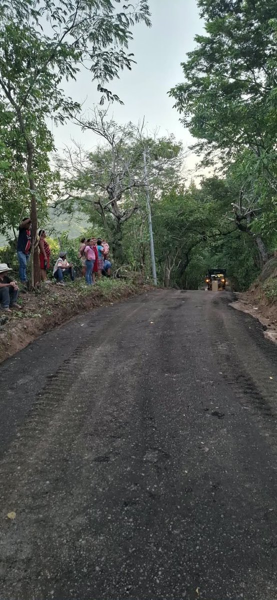 AlexiaRivasG1's tweet photo. El fin de semana el presidente @nayibbukele respondió a la comunidad en el Cantón Catarina en Sensuntepeque.

Así va ya el avance de la obra en 72 horas. https://t.co/VASTJXwQZR