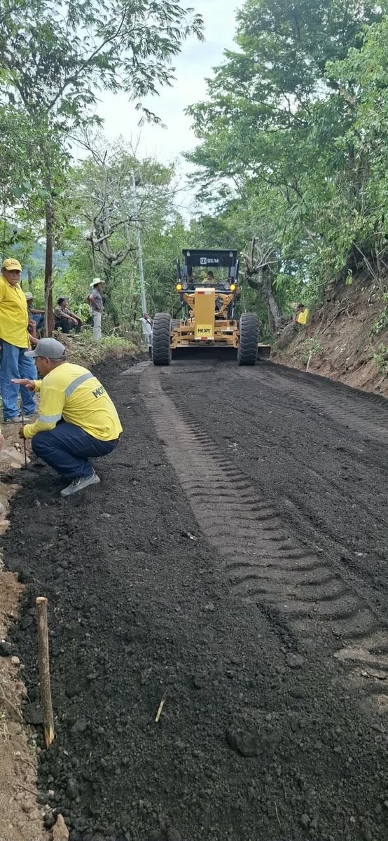 AlexiaRivasG1's tweet photo. El fin de semana el presidente @nayibbukele respondió a la comunidad en el Cantón Catarina en Sensuntepeque.

Así va ya el avance de la obra en 72 horas. https://t.co/VASTJXwQZR