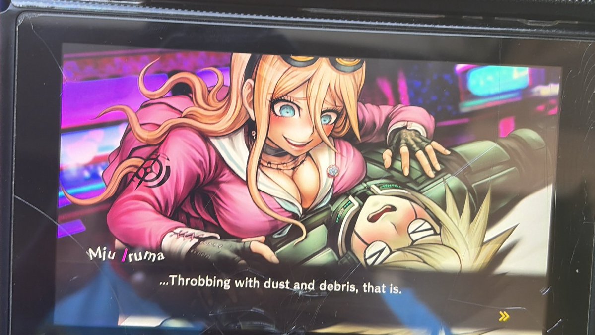 SamScarfed's tweet photo. HELLO???? #v3 https://t.co/JjipYx8Byh