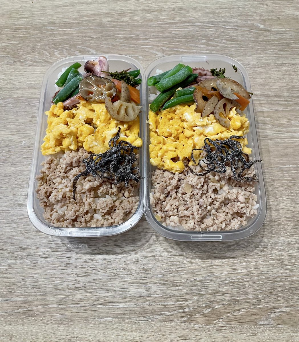 kujira032's tweet photo. #お弁当 

そぼろ弁当
イカゲソ生姜蒸し炒め
蓮根と人参のきんぴら https://t.co/hd5lumnsiH