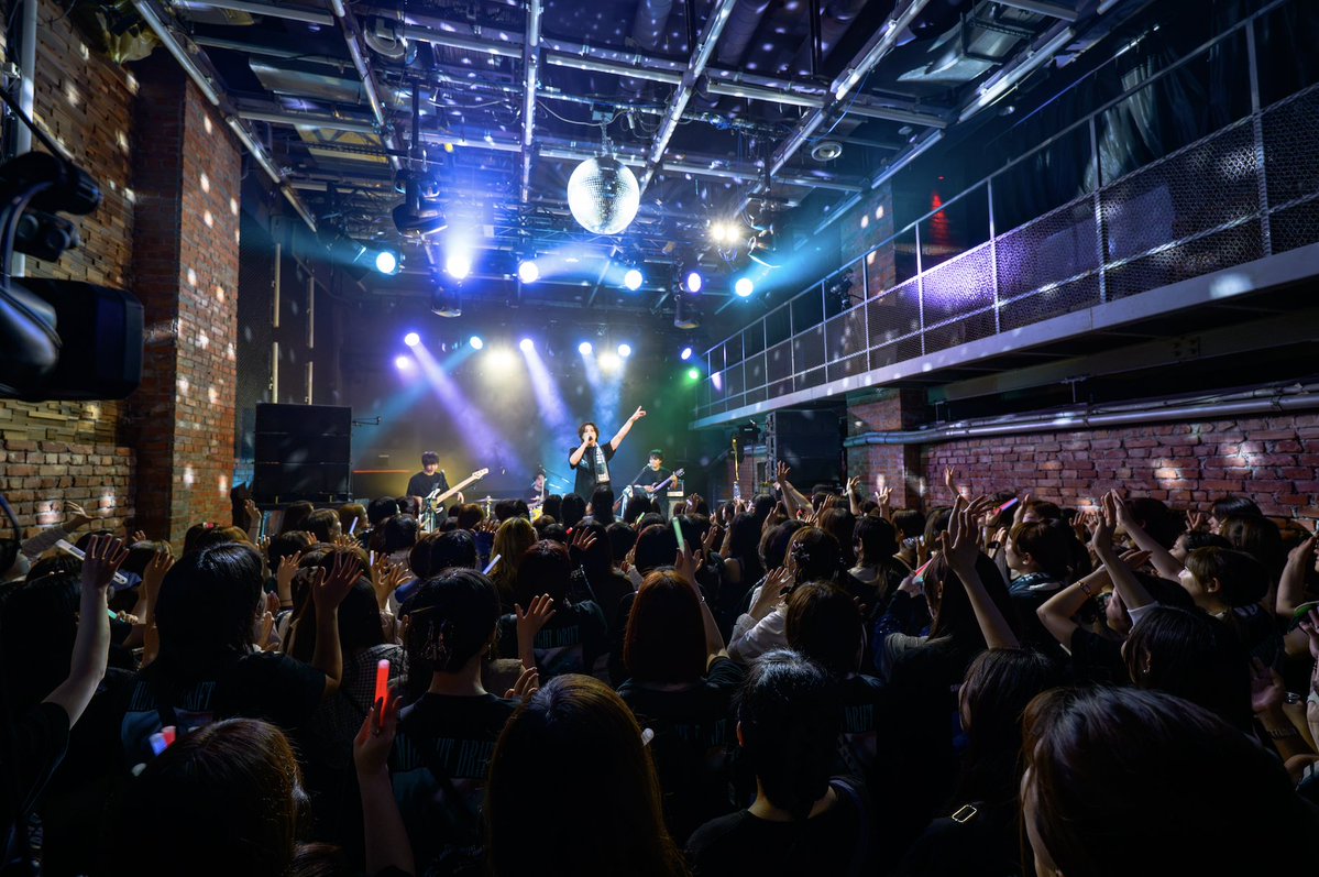 midnightdrift95's tweet photo. 【あと2日】
＜ライブ配信＞  
山﨑晶吾 10th ANNIVERSARY 
LIVE TOUR 2026「Midnight Drift」  

2026.9.5 代官山SPACE ODD  
東京オープニング公演(FC限定ライブ)
10/17(土)23:59まで
ニコニコ生放送にて アーカイブ配信中!!  
https://t.co/bNVB6ulg9G https://t.co/VHJCihUn4z