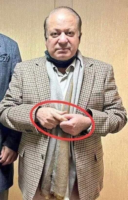 Tanveer46375743's tweet photo. میاں صاحب نے kpkمیں گورنرراج کیسے لگا پٹواریوں کو اشارے سے بتا دیا جہاز میں بیٹھ کر فیصلہ یہ ھی ھوا 😁🤣🖐️🤭😁🤣🖐️ https://t.co/1QOuvlpPK6