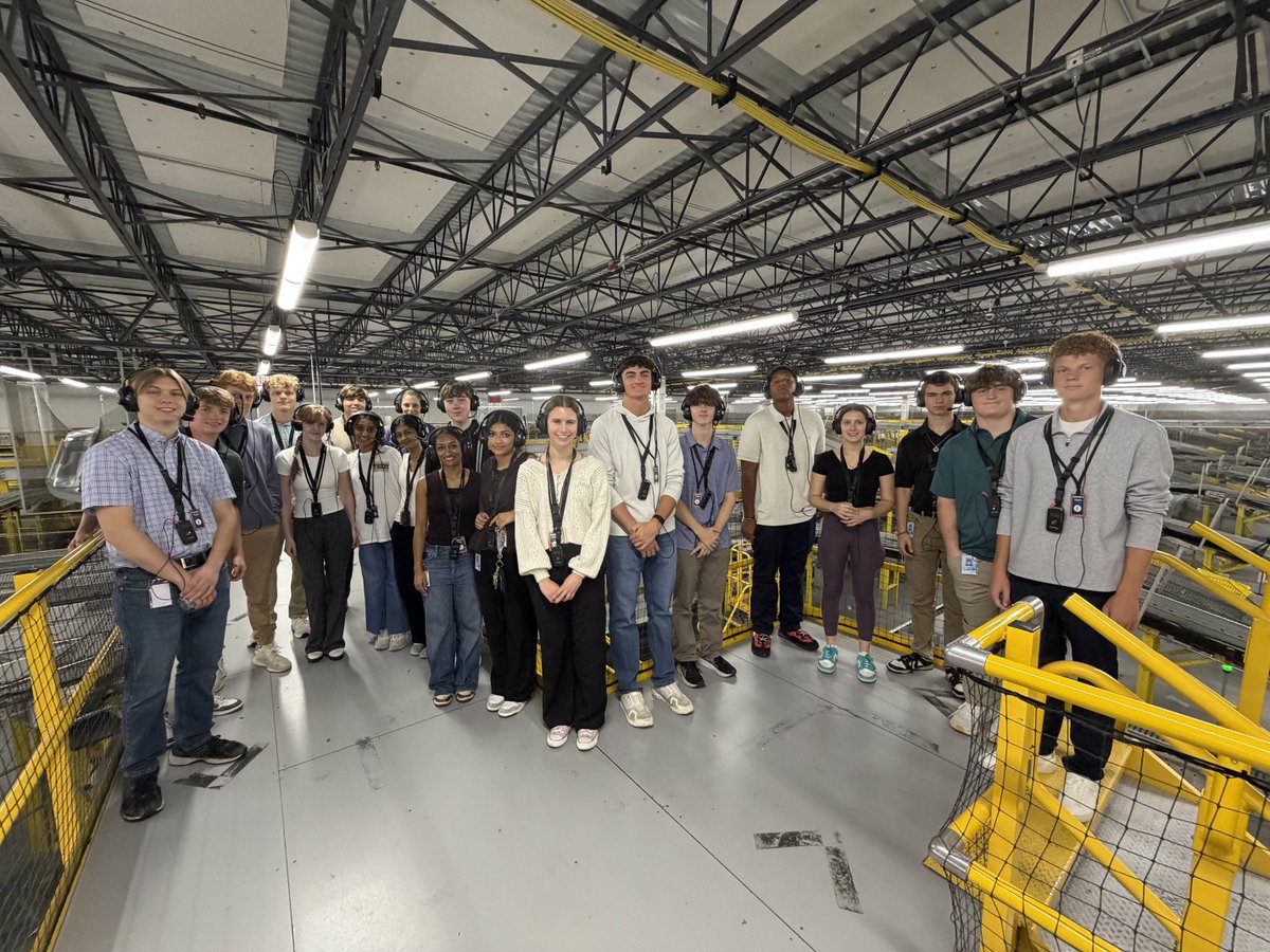 bvcaps's tweet photo. 📦🤖 CAPS Engineering students got an inside look at innovation in action during a visit to @amazon MKC6! Students explored robotic systems, smart pack machines, sorting operations, &amp; supply chain technology. ⚙️ Thank you to BVW alum Kyle Miller, Vanessa, &amp; Annie!📦 #BVTogether https://t.co/tvbO9cIxJi