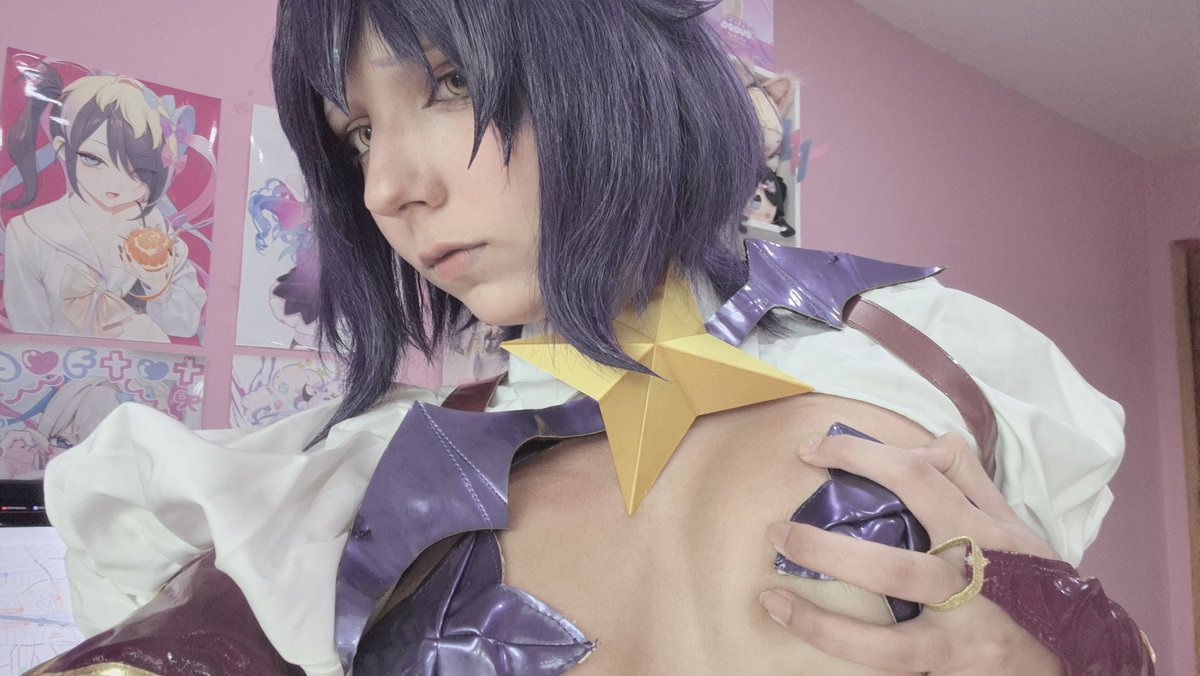 moeayuyu's tweet photo. I dont like much how my face looks from bottom angle and this costume has so much information around the neck area that it makes me look neckless 😭 ill try to make the star better placed too since it keeps poking my skin https://t.co/tUHmFbf2RE
