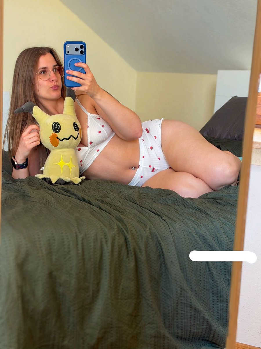 Sarahikwc0i's tweet photo. What’s your favorite Pokémon? https://t.co/01smTFMgQh