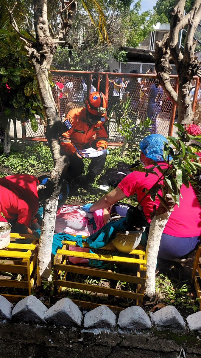 PROCIVILSV's tweet photo. Estudiantes, docentes e instituciones participan en el #SimulacroNacional 2026, poniendo en práctica medidas de seguridad y procedimientos de evacuación para fortalecer la preparación de la comunidad educativa y de la población ante un posible sismo.

📍 Instituto Nacional Doctor Sarbelio Navarrete, San Vicente.