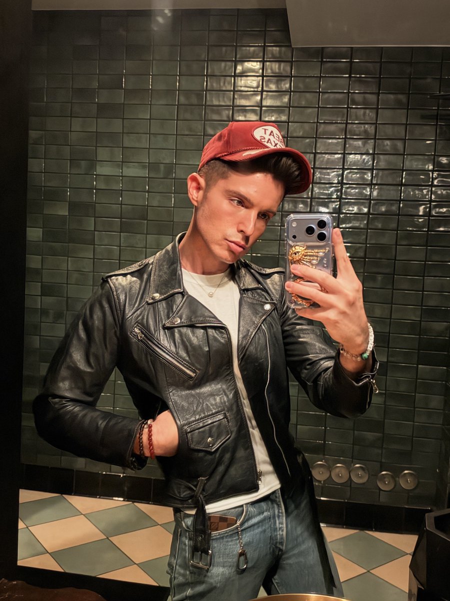 simoncurtis's tweet photo. Hi angels https://t.co/Fua2WCqqUa