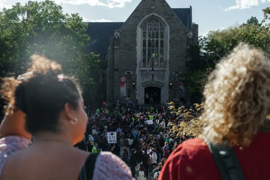 SConfirmado2's tweet photo. La Universidad de Cornell veta las fiestas de fraternidades el resto del curso tras la denuncia de violación https://t.co/EilL703kH7 https://t.co/QeTlrzSuuc