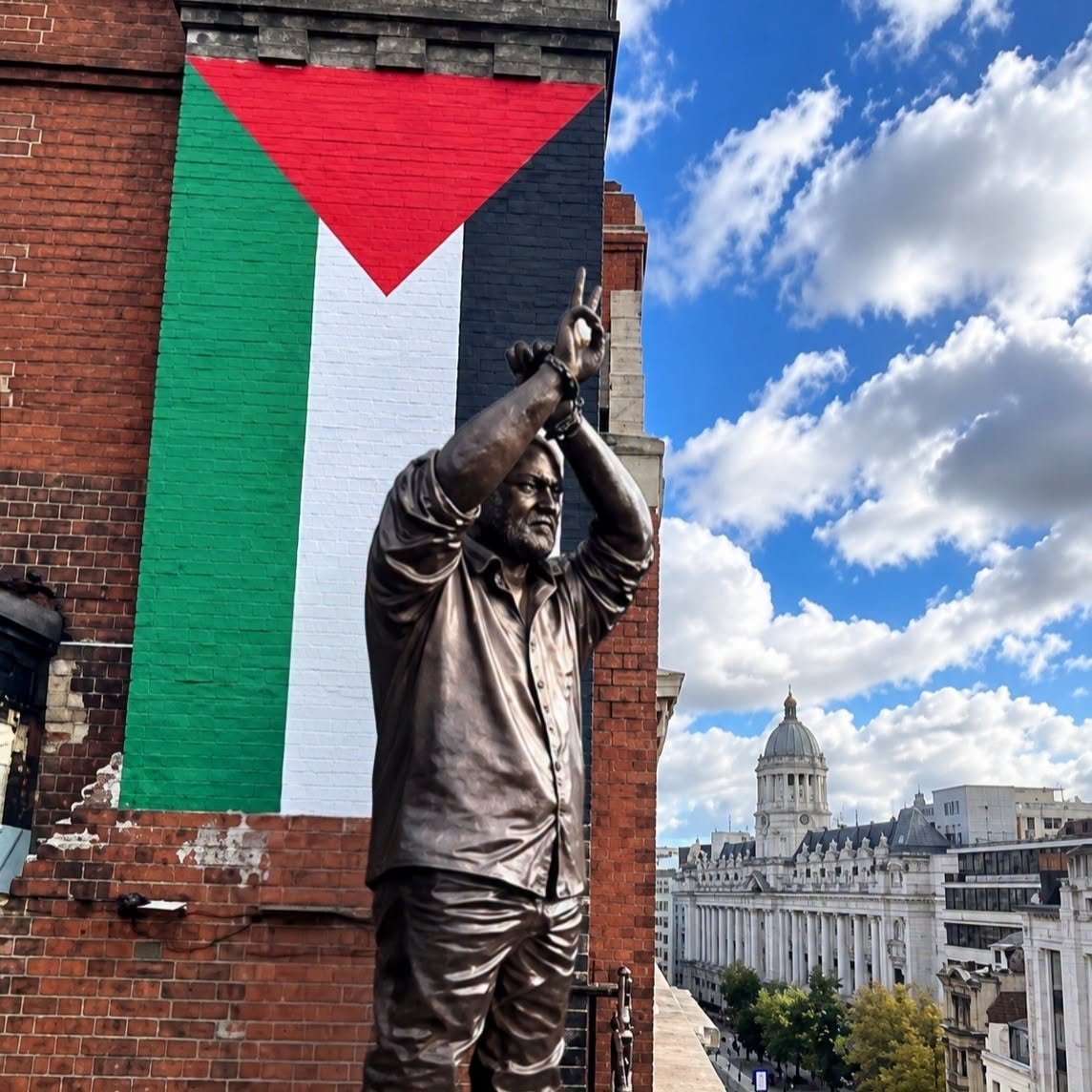 EliAfriatISR's tweet photo. Take a good, hard look at this statue—it’s not in Gaza; it’s in London!

This statue symbolizes the beginning of the end for Britain.

Now, I’ll explain why.

This is a massive bronze statue of the terrorist Marwan Barghouti, with the flag of the non-existent state flying behind him.

For those unfamiliar with the new "hero" of London’s antisemites: Barghouti was held responsible for the murders of 26 people—men, women, and children—in 37 terror attacks during the Second Intifada, and was sentenced to five life terms plus an additional 40 years in prison.

And this is the hero they chose to put on a pedestal.

But don't worry, Europe. You, too, will eventually pay the price for this hatred and madness.

MARK MY WORDS.