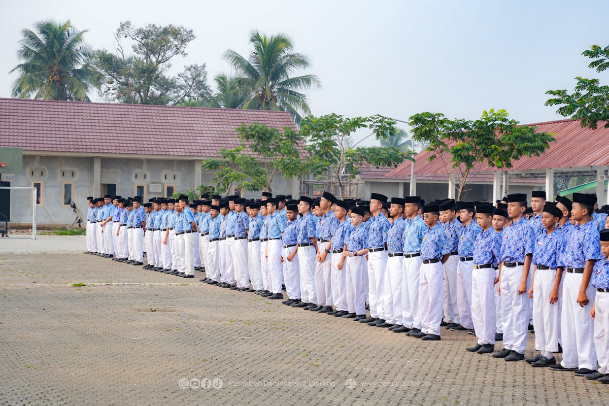 pesantrendn2's tweet photo. UPACARA PEMBUKAAN MUROJA'AH AMMAH KAMPUS 3

Potret kesiapan mental santri putra Kampus 3 Darunnajah 2 Cipining di Upacara Pembukaan Muroja'ah Ammah. Siap hadapi masa evaluasi dengan ikhtiar, doa &amp; kejujuran mutlak!

#Ujian #DarunnajahCipining https://t.co/pqtMrGLIGO