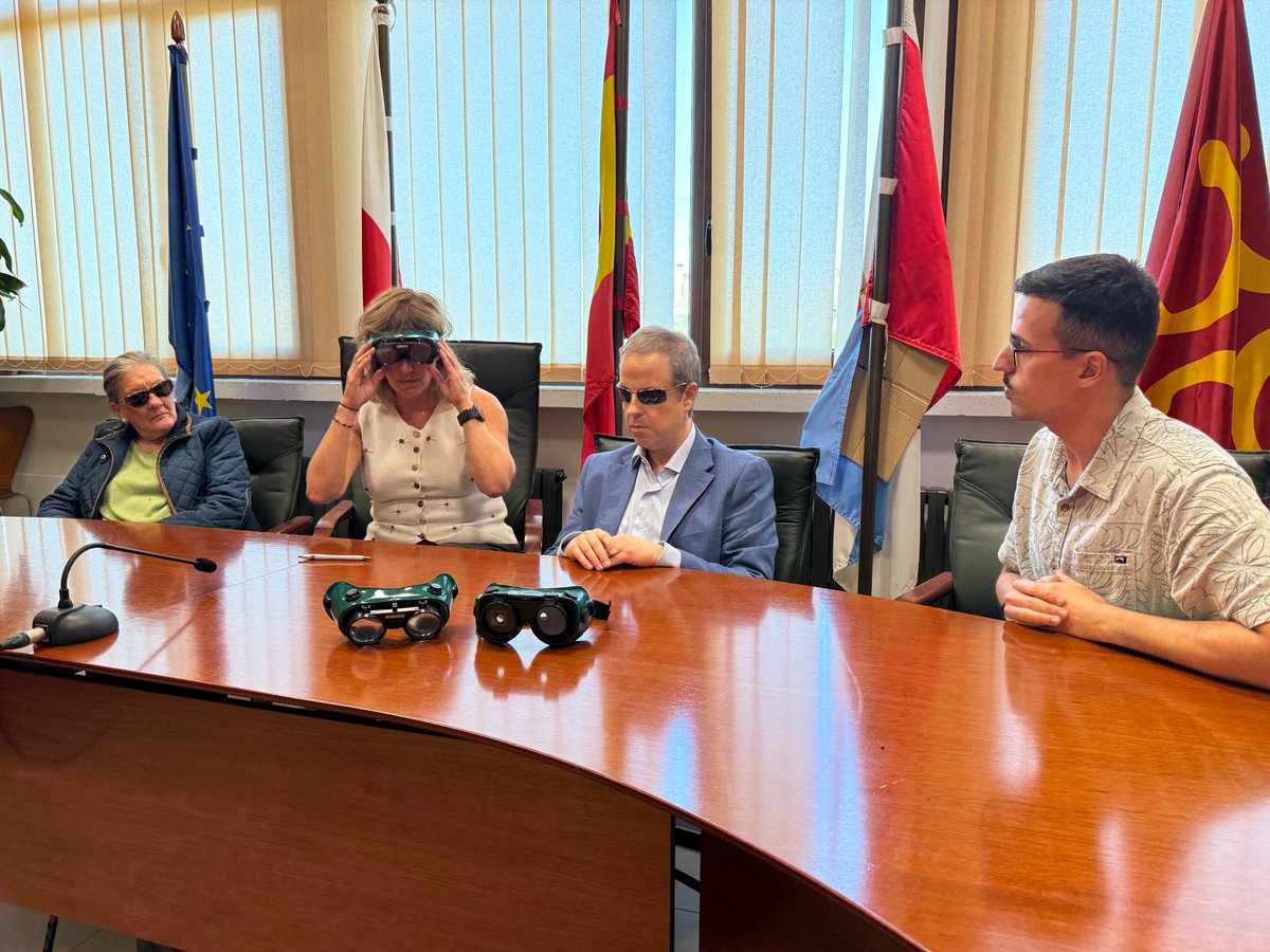 AytoPolanco's tweet photo. #PolancoSolidario #JuntosHacemosPolanco
La alcaldesa @rcdiazfer73  y la concejal Alicia Martínez han participado en una iniciativa de la ONCE dirigida a concienciar sobre las dificultades que encuentran las personas con discapacidad visual en sus desplazamientos cotidianos.
👇 https://t.co/gTeLvWPnCo