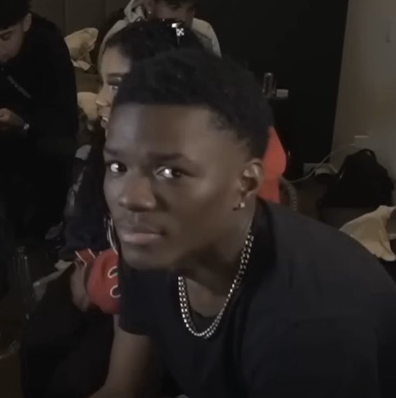 GlohanJay's tweet photo. @gooberspoons @Niikki_Nikki @jaylizzlee Yea you been standin on yo head too much. Leave that coke alone baby please https://t.co/VbITUOQfw5