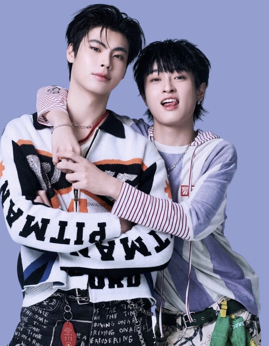 mxxnnntthhii's tweet photo. รูปจริง มั่ยชั่ย เไ รูปจริงไม่ใช้ตัวแสดงแทน รูปจริงคล้องมือไปกอดคอจริงๆ รูปจริงหัวเอนเข้าหากันจริงๆ รูปจริง!!!!!!!

เอาเถอะดูรูปไปเพราะถ้าเป็นคลิปแค่หลังมือแตะกันกรุดิ้นเปนกุ้ง
#theewave #tthi_eks #waavetnp https://t.co/HqFIMZGwO6