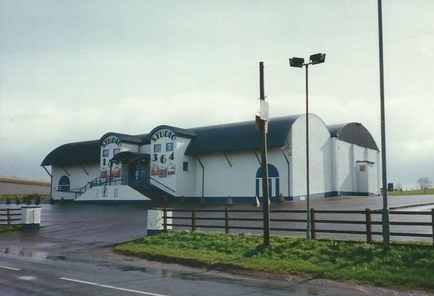 SlickerVideo's tweet photo. Omagh Cinema (1999)  📸
Photo by David Simpson  ©️

The first independent multi-screen cinema in Northern Ireland run by Phil Richardson from 1975 until its refurbishment and closure in 2022. https://t.co/62ZkoU2GFY