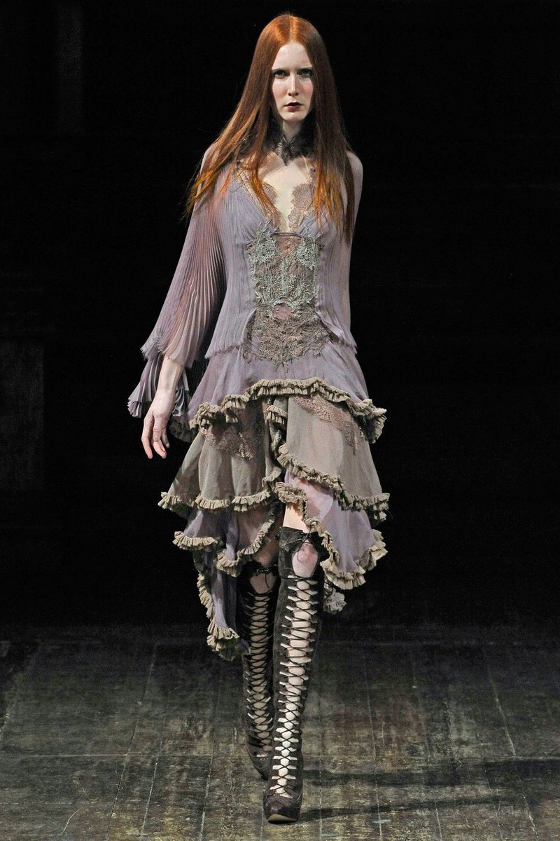 ifuliedownhere's tweet photo. 🕸 ⋆｡whimsical goth⋆✩⋆｡° https://t.co/IQGcspjXJ8